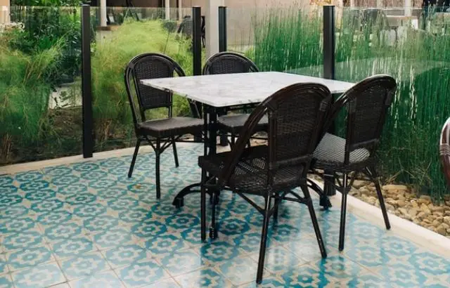 How to Clean Vinyl Strap Patio Furniture