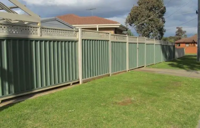 how to build a colorbond fence on a slope