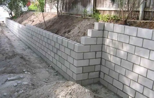 how to build a concrete block retaining wall