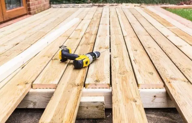 how to lay deck boards