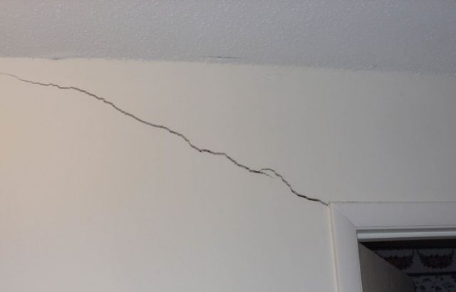 how to repair gyprock ceiling cracks