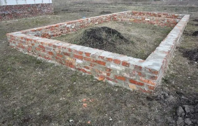 how to build a brick wall foundation