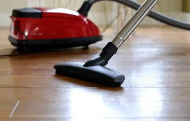 How to Clean an Area Rug on Hardwood Floor 