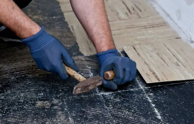 how to remove porcelain floor tiles without breaking them