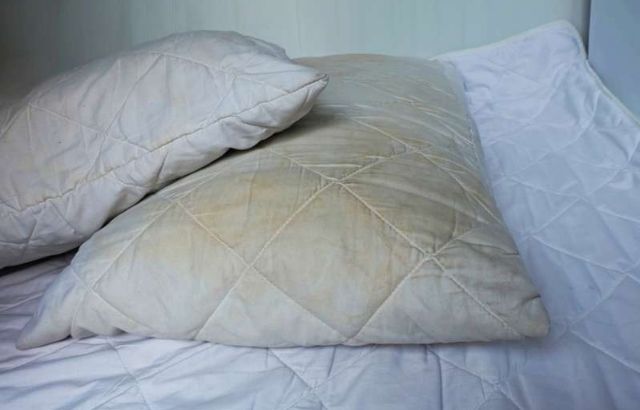 how to remove sweat stains from pillow cases