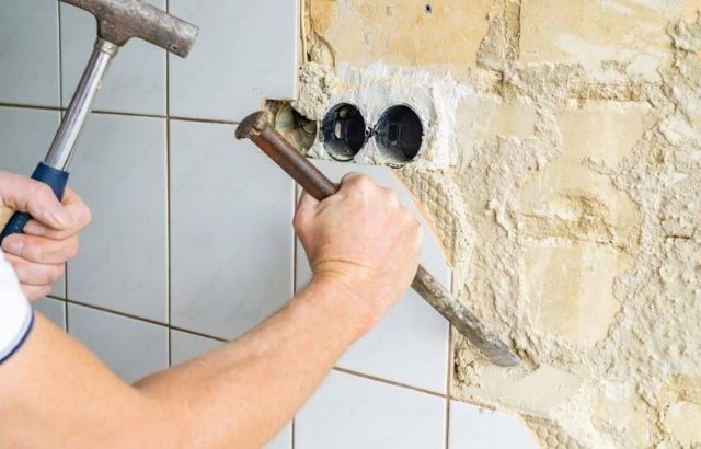 removing kitchen tiles from plasterboard wall