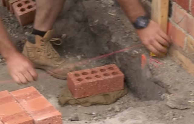 how to build a brick wall with pillars