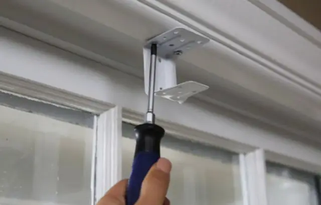 how to release levolor blinds