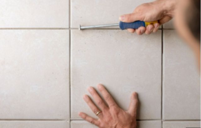 how to remove wall tiles without breaking them