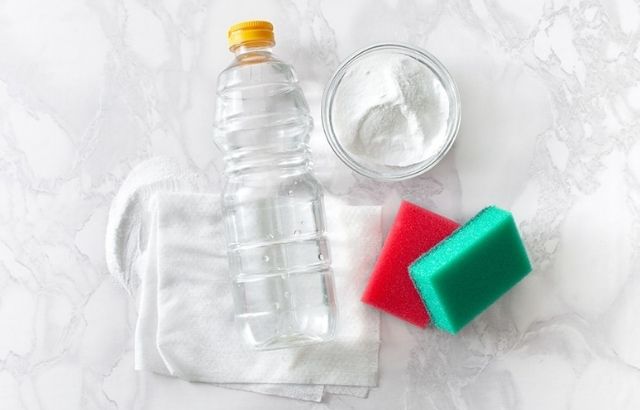 how to clean the Corian countertop with vinegar