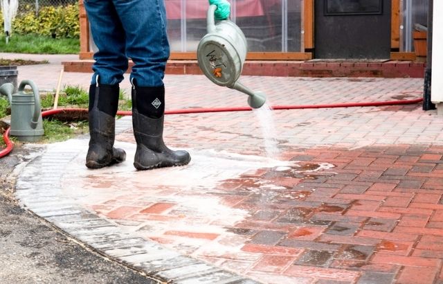 how to clean pavers with muriatic acid