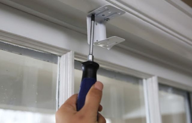 how to remove blinds with hidden brackets