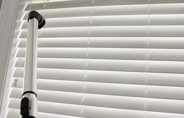 how to remove hunter douglas blinds
