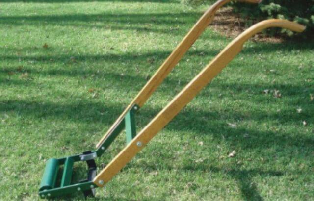 how to use a manual sod cutter