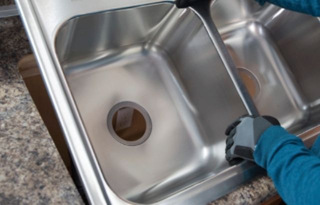 How To Install A Farmhouse Sink In, Can You Put A Farmhouse Sink In Regular Cabinet