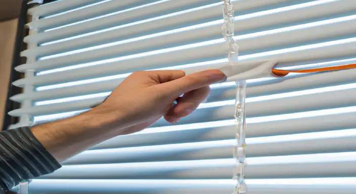 How to Close Blinds for Privacy