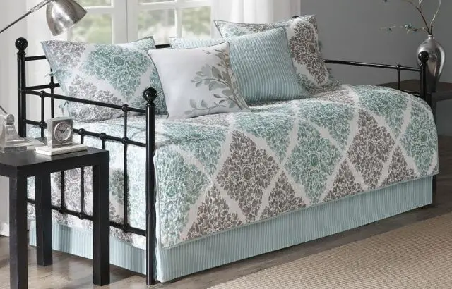 how to make a daybed cover