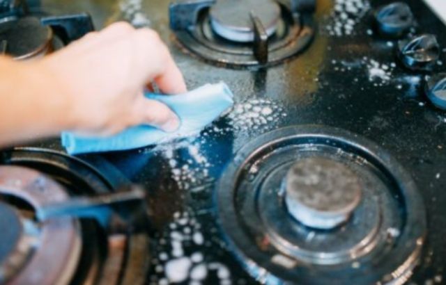 How to clean a black electric stove top