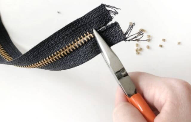 Dancraftsupplies - how to install zipper stop and zipper bottom . 