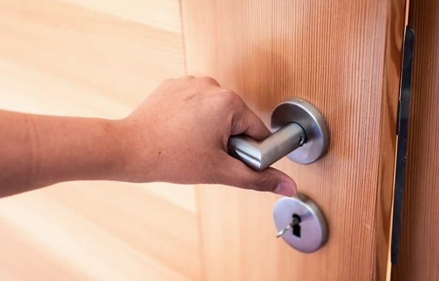how to pick a door lock with a screwdriver