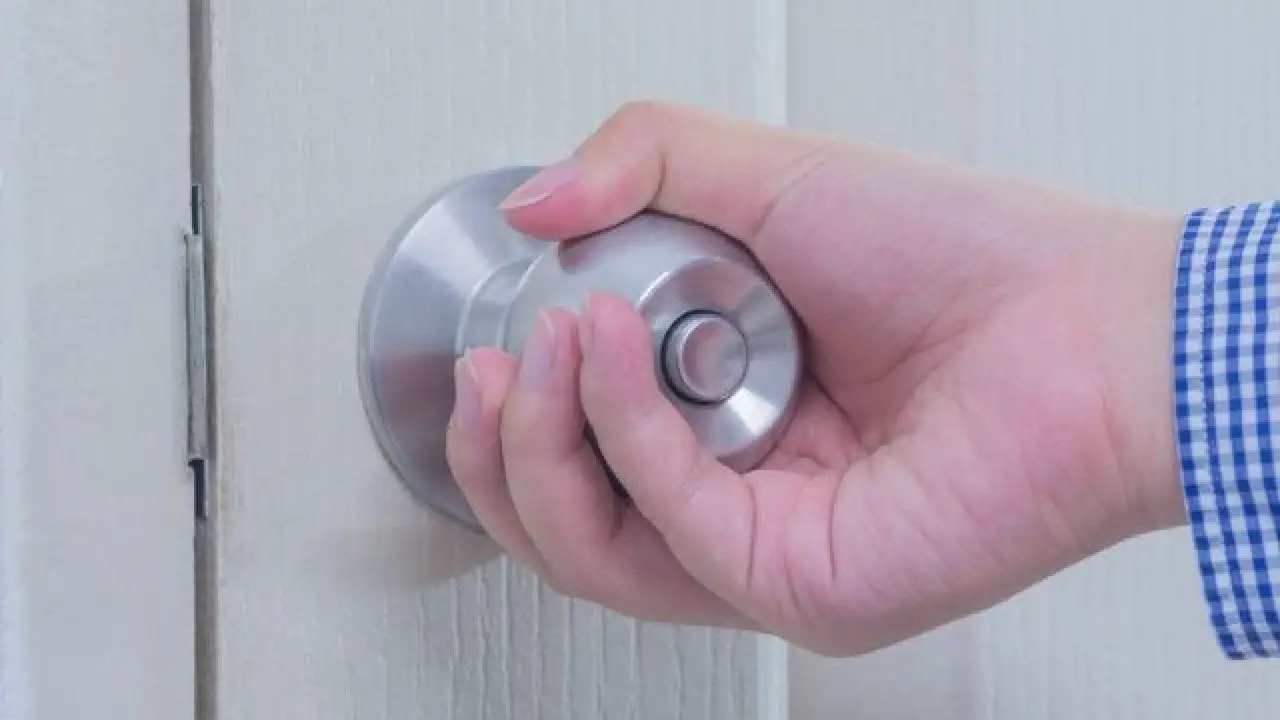 How to Open a Door When Clicking a Button - Buzzy