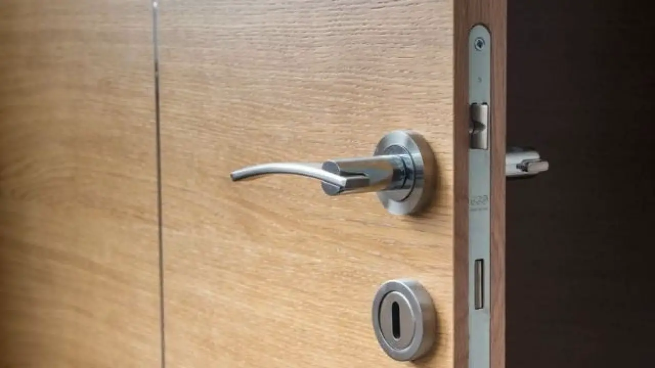 How To Unlock Bathroom Door