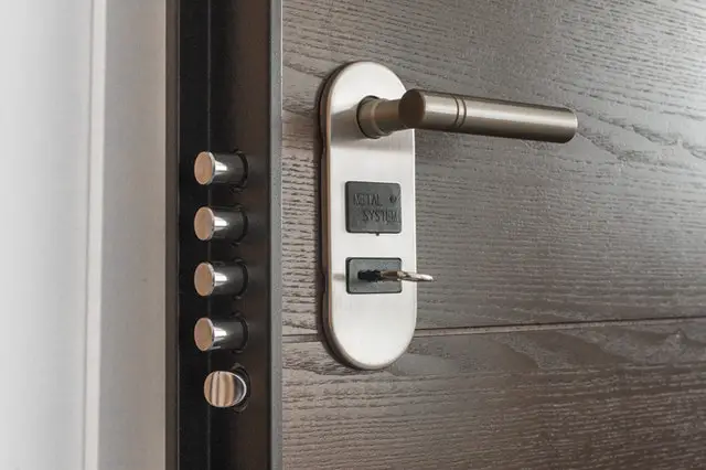 how to make a door lock