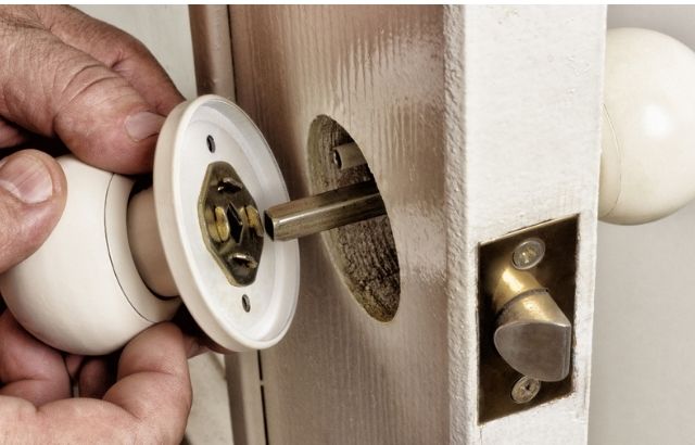 how to fix a jammed door lock