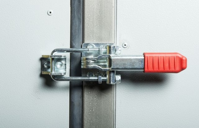 how to make a door lock