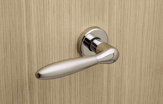 how to open bedroom door lock