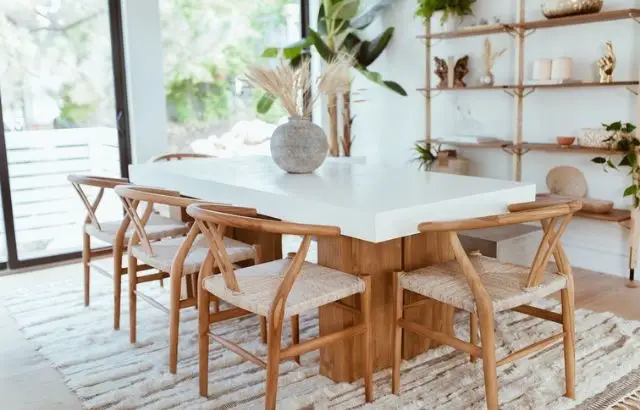 How to Refinish a Dining Room Table