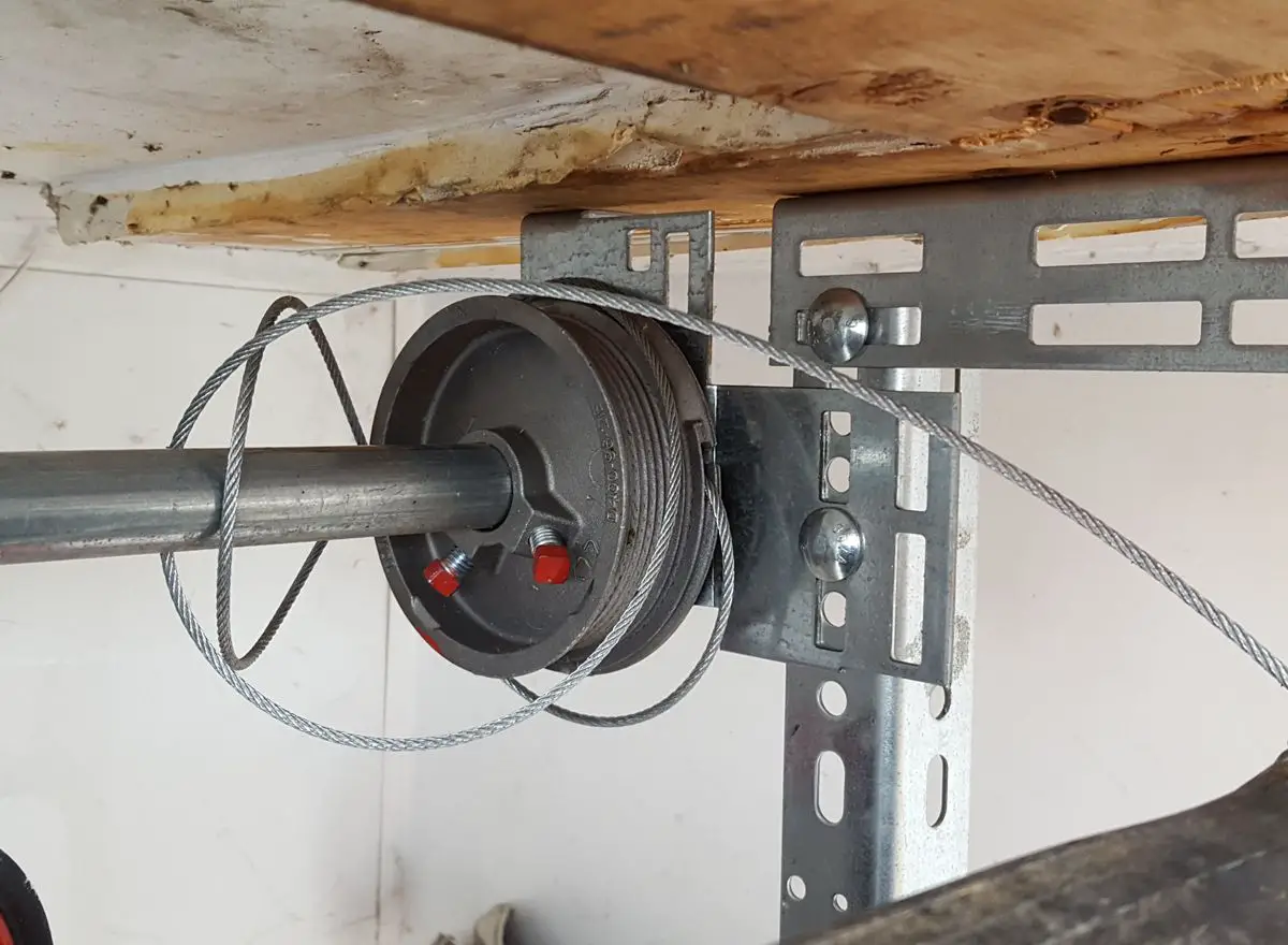 Comment réparer un câble de porte de garage cassé