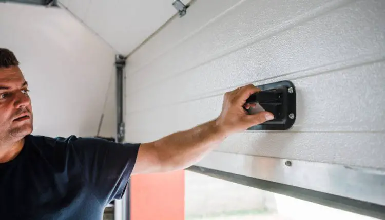 How to Manually Close Garage Door