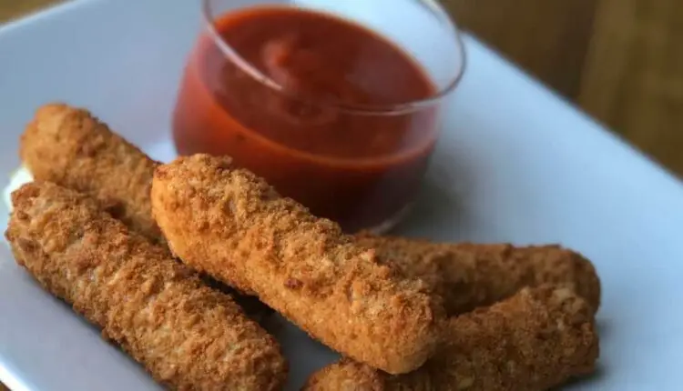 How to Cook Frozen Mozzarella Sticks in the Oven