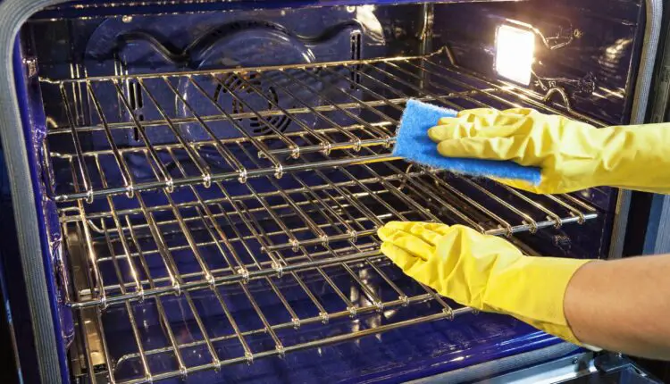 How to Clean the Oven without Baking Soda