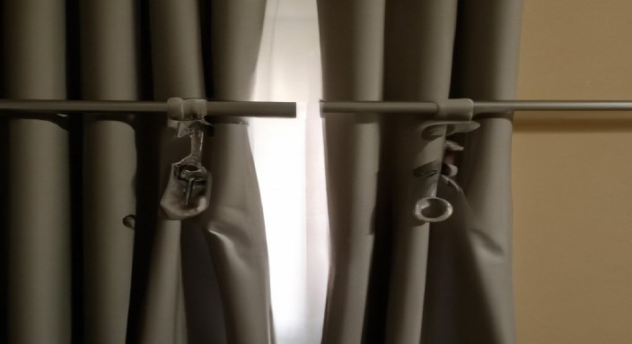 Hanging both curtains together