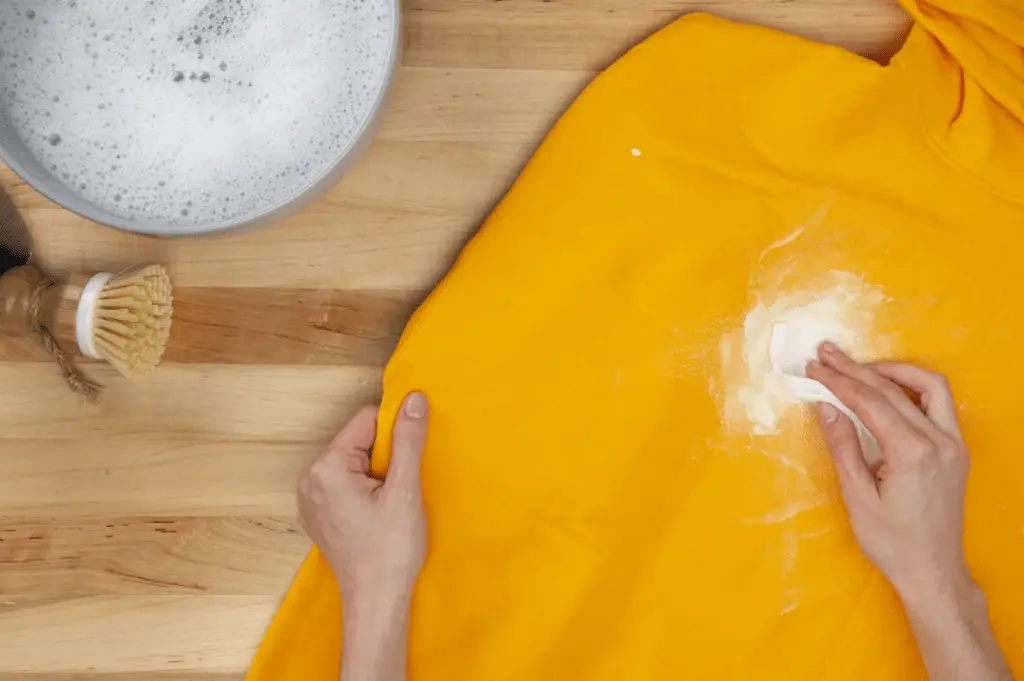 How to Get Oil Paint Out of Clothes