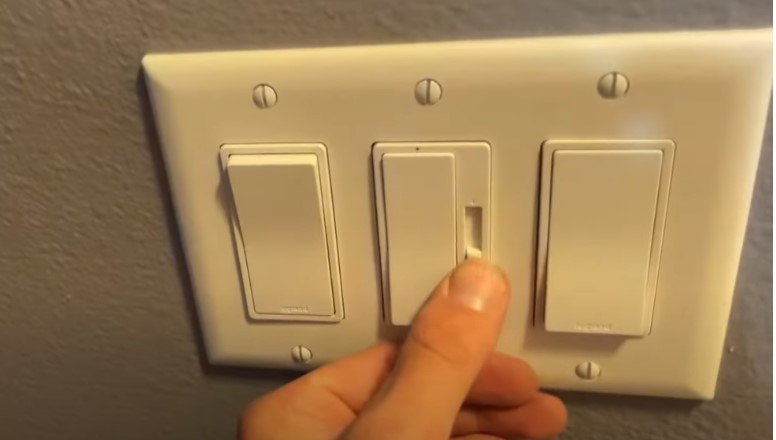 Turn off the switch to ensure no electricity is flowing to the fan.