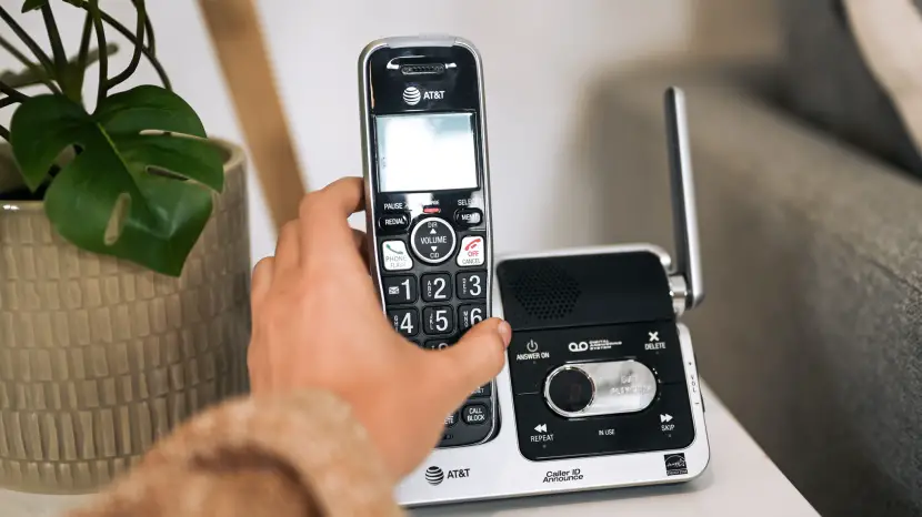 Discover the top-rated cordless home phones with answering machines. Compare features & prices to find the ideal one for your home now.