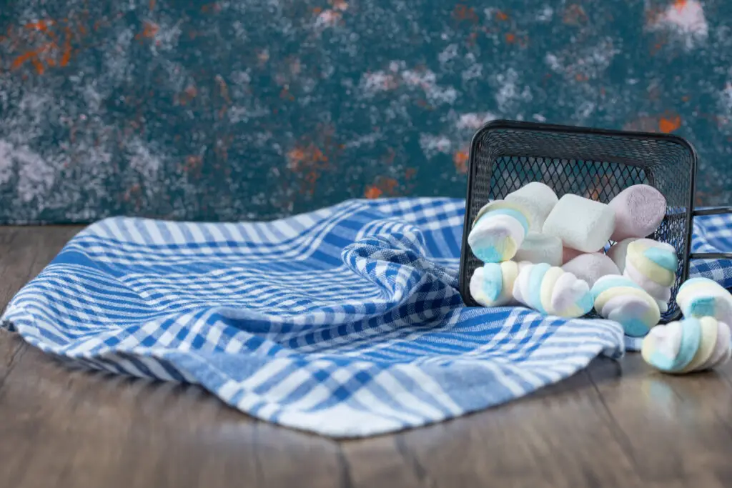 Discover top-rated kitchen towels designed for drying dishes easily. Choose from durable, absorbent options and make your kitchen chores easier.