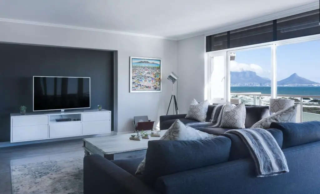 how to decorate a small home