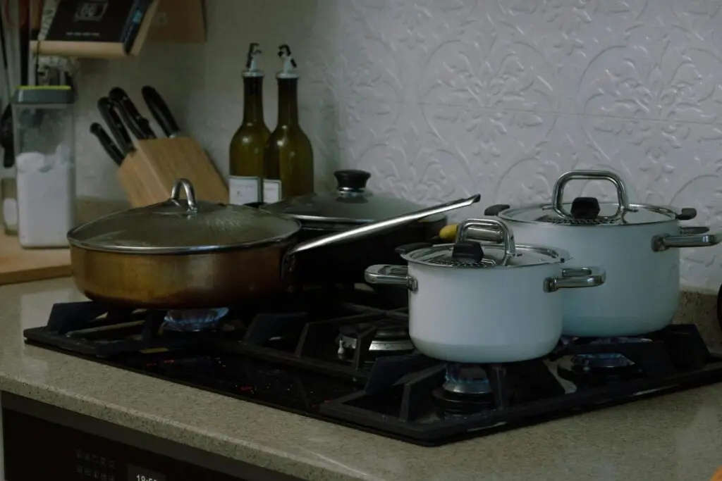 how to store pots and pans in a small kitchen