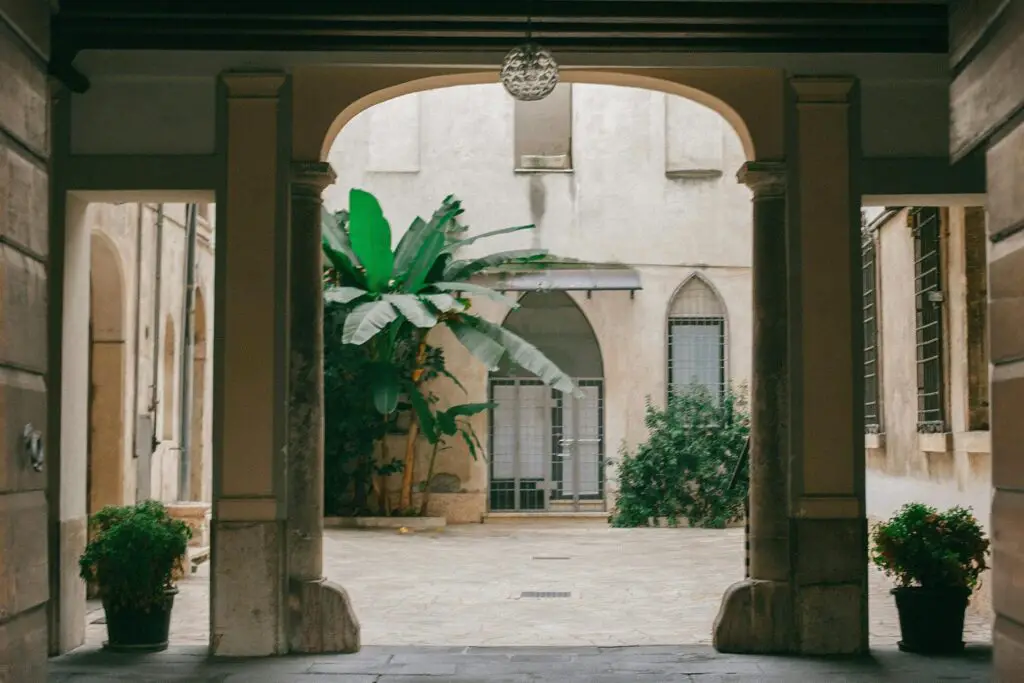 how to decorate an archway in your home
