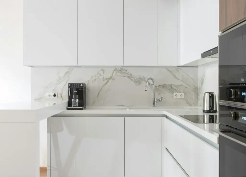 how to decorate kitchen counter corner