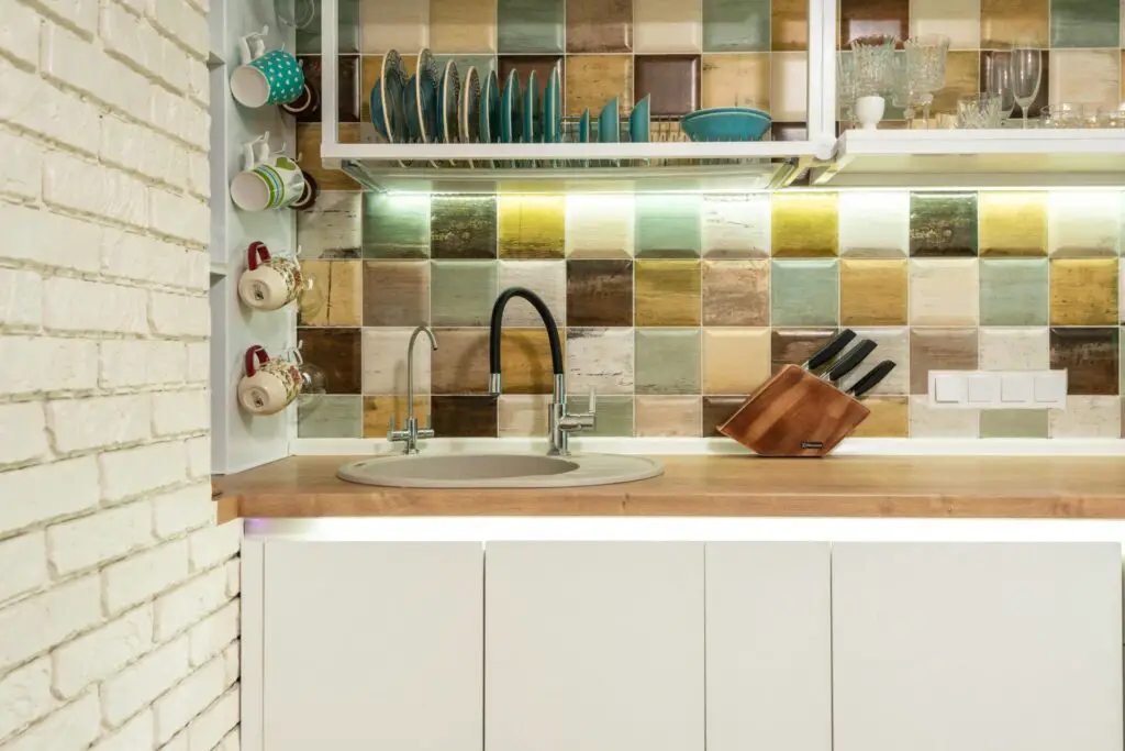 how to decorate kitchen counter corner